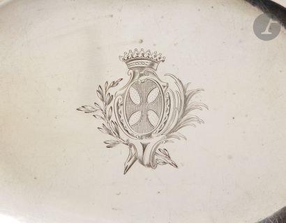 null PARIS 1738 - 1739
Silver sauceboat tray of oval poly-lobed shape with contours,...