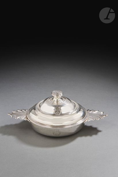 PARIS 1767 - 1768 Covered silver bowl, with...