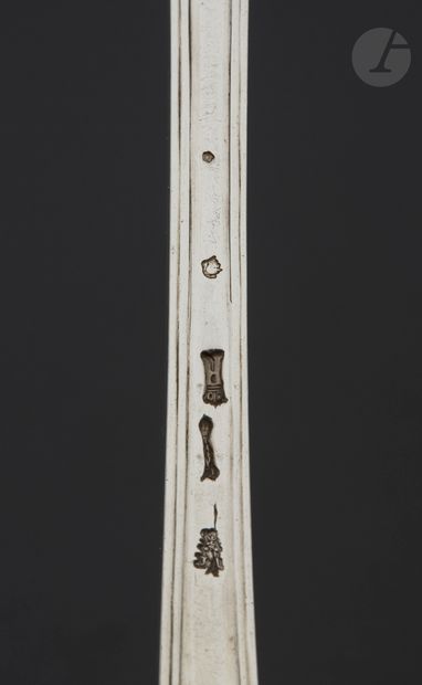 null PARIS 1780 - 1781
Silver olive spoon, net model, the spoon edged. The spatula...