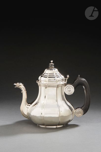 null LILLE 1737 - 1738
Teapot in silver piriform posing on a frame. It is embossed...