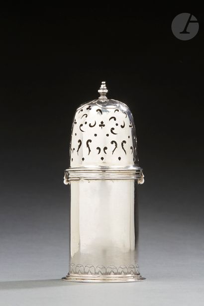 null NARBONNE 1748
A cylindrical silver saupoudroir standing on a circular base,...