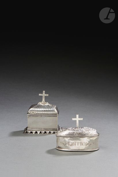 null LES SABLES-D'OLONNE 1679
Silver Holy Oils box, rectangular shape with trapezoidal...