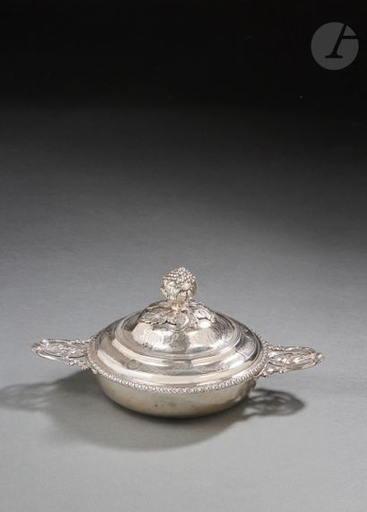 PARIS 1777 - 1778 Silver bowl and its lid....