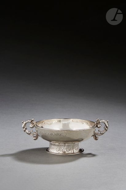 null BREST 1697 - 1698
Wedding cup in silver of circular form engraved on the circumference...