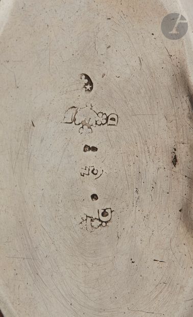 null GRENOBLE 1691 - 1693
Tasse de chasse en argent uni de forme navette, gravée...