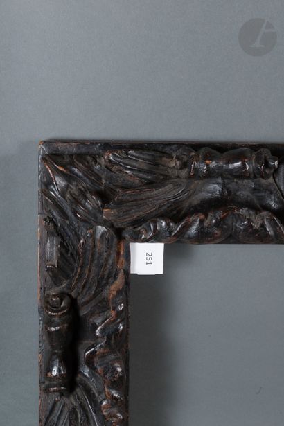 null Carved wooden frame decorated with a frieze of acanthus leaves. Northern Italy,...