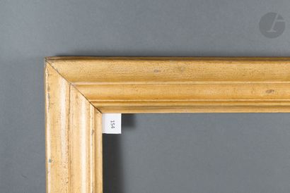 null Cadre en chêne mouluré et doré. XVIIIe siècle.
80 x 122 cm - Profil : 10 cm