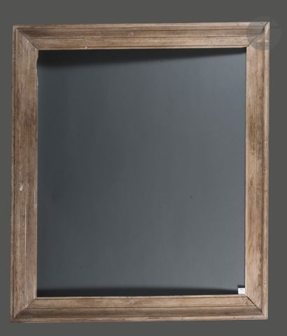 null Frame in molded oak. 19th century.
98 x 111,5 cm - Profile : 12 cm
