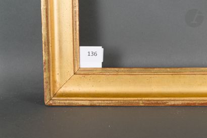 null Gorge en bois mouluré et doré. XIXe siècle (usures).
49,5 x 64 cm - Profil :...