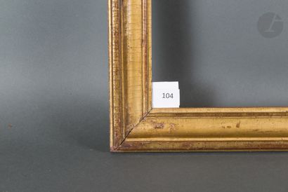 null Gorge en bois mouluré et doré.
Début du XIXe siècle.
52,1 x 66,1 cm - Profil :...