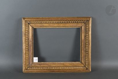 null Carved and gilded oak frame with acanthus leaves in the corners, pearls and...