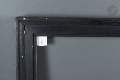 null Cadre en bois mouluré et noirci.
XVIIIe siècle (accidents).
83,5 x 97,5 cm -...