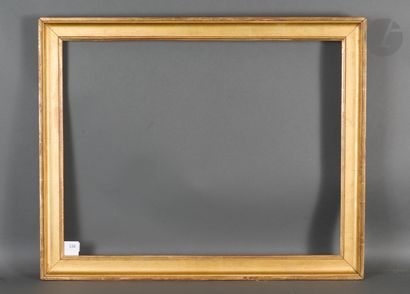 null Gorge en bois mouluré et doré. XIXe siècle (usures).
49,5 x 64 cm - Profil :...