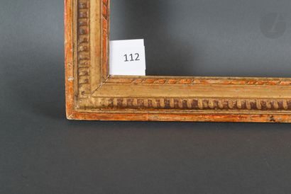 null Baguette en bois et stuc doré à décor de petits canaux. Fin du XVIIIe siècle.
34,6 x 45,4 cm...
