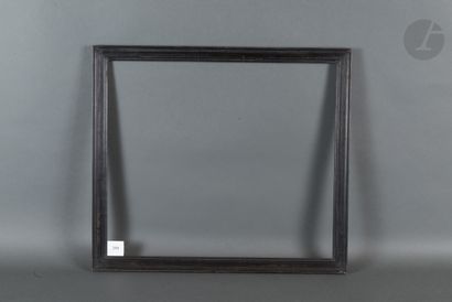 null Cadre à cassetta en noyer mouluré et noirci.
XIXe siècle.
44,5 x 51,6 cm - Profil :...