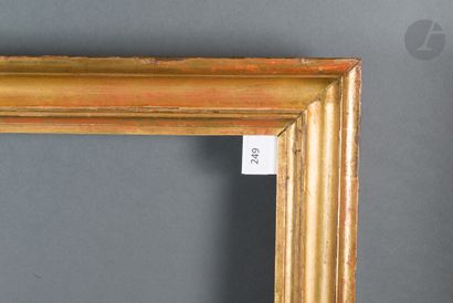 null Cadre en bois mouluré et doré.
Italie, fin du XVIIIe siècle.
90,3 x 125,4 cm...