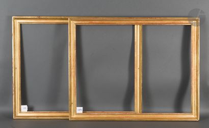 null Paire de gorges en bois mouluré et doré.
Début du XIXe siècle.
48 x 62,1 cm...