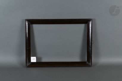 null Gorge en bois fruitier mouluré et noirci.
Italie, début du XIXe siècle.
26,7 x 39,3 cm...
