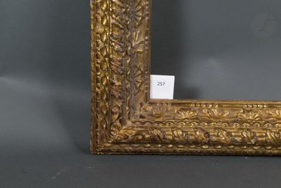 null Carved and gilded wood gift decorated with pearls, interlacing, bundles, alternating...