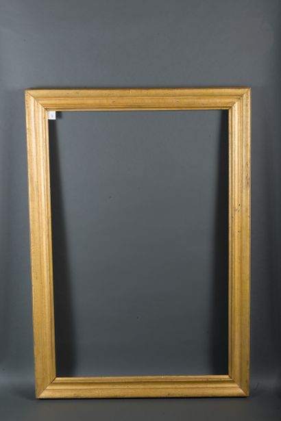 null Cadre en chêne mouluré et doré. XVIIIe siècle.
80 x 122 cm - Profil : 10 cm