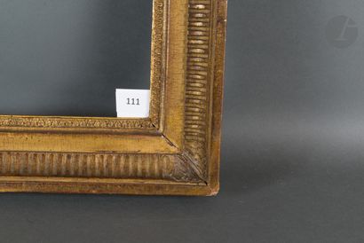 null Carved and gilded wood frame with acanthus leaves in the corners and raisins...