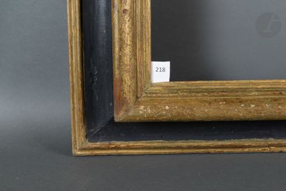 null Cadre à profil renversé en bois mouluré noir et or. Italie, XVIIe siècle (usures...