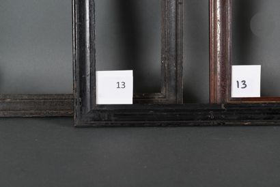 null Cinq baguettes en bois mouluré et noirci.
Début du XIXe siècle.
24,5 x 32,5 cm...
