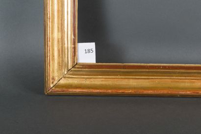 null Baguette en chêne mouluré et doré.
Époque Louis XV.
31,3 x 40,2 cm - Profil :...
