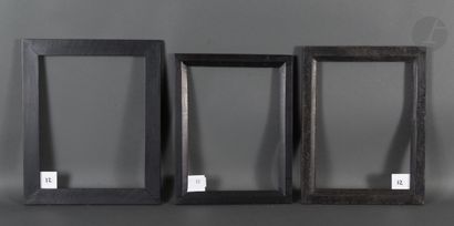  Trois baguettes en bois mouluré et noirci. XIXe siècle. 20,1 x 27,4 cm - Profil :...