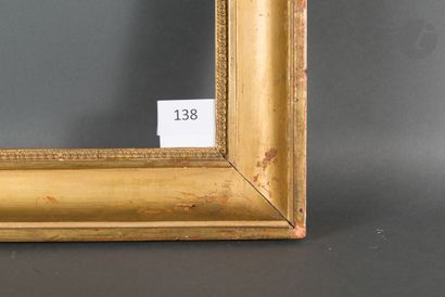 null Gorge en bois mouluré et doré, rais-de-cœur en stuc à la vue. Début du XXe siècle.
37,8 x 47,8 cm...
