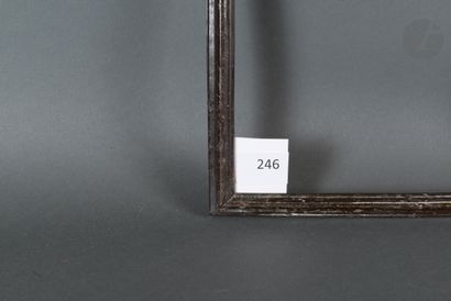 null Paire de baguettes en bois mouluré et noirci. Hollande, XVIIIe siècle.
23,3 x 32,8 cm...