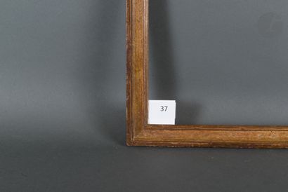 null Baguette en bois mouluré et doré.
Époque Louis XVI (usures).
28,7 x 33,8 cm...