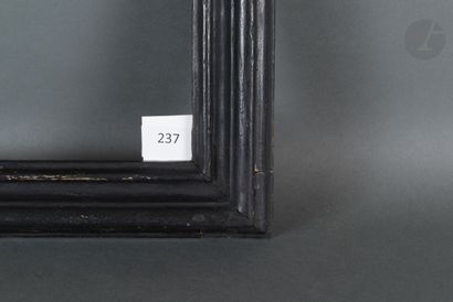 null Cadre Salvator Rosa en bois mouluré et noirci. Italie, XVIIe siècle (usures).
20,5 x 26,7 cm...