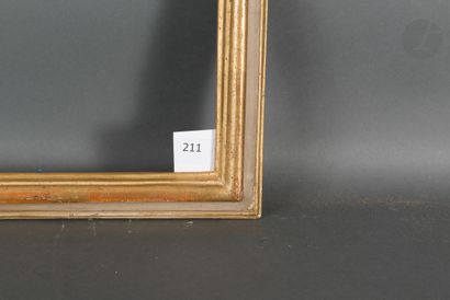 null Cadre en bois mouluré vert et or.
Italie, XVIIIe siècle (petits éclats).
48,7 x 66,3 cm...