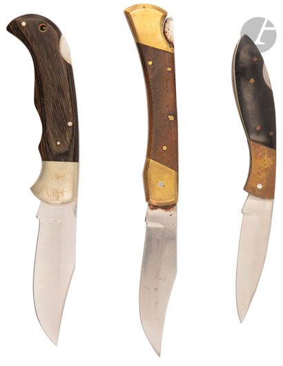 null Set of three folding pump action pocket knives including
:



- Brown wood flanges,...