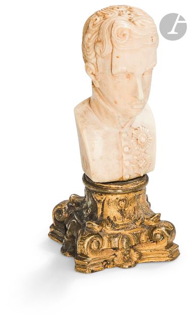 null Le Duc de Reichstadt en buste.


Sujet en ivoire (fêles) sur socle en bronze.


E.M....