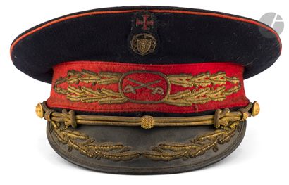 null Ensemble de huit coiffures comprenant :


- Une casquette d’officier de cavalerie,...