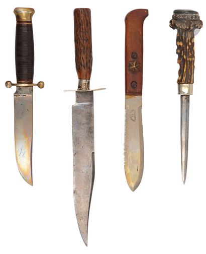 null Set of four knives including : 


- Wooden handle. 


- Deer antler handle....