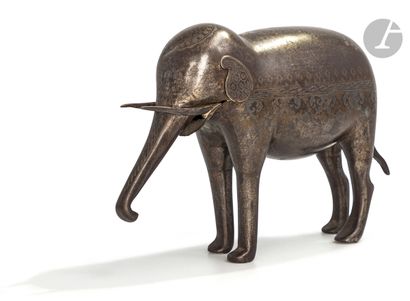 null Petit éléphant en acier damasquiné, Iran qâjâr, XIXe siècle
Ronde-bosse en acier...