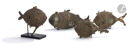 null Ensemble de quatre boîtes à monnaie pisciformes, Inde, XIXe siècle
Rondes-bosses...