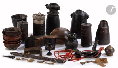 null Ensemble de 27 objets divers dont des pots, bols, sceaux, boîtes, cuillères...