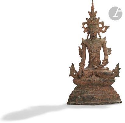null Bouddha en alliage de cuivre de style Shan (Tai Yai), Myanmar, XXe siècle
Il...