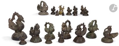 null Lot de 20 poids en bronze, Birmanie, XIXe et début XXe siècle
En forme de l’oiseau...