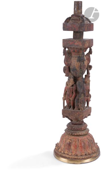 null *Quatre petits piliers à décor sculpté, Inde, probablement Deccan, XVIIIe -...