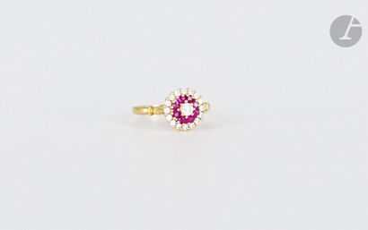 null Ring in 18K (750) gold, set with a round brilliant-cut diamond surrounded by...