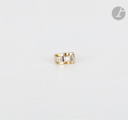 18K (750) gold ring set with a round old-cut...