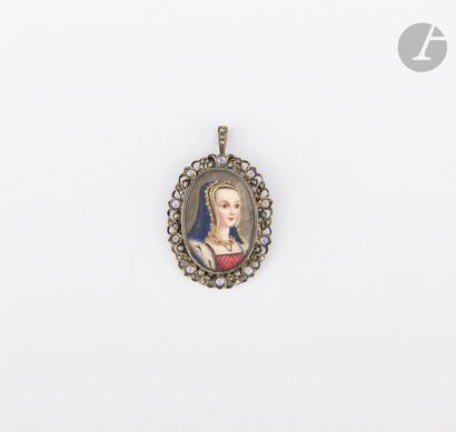  Pendentif en argent, orné d'une miniature polychrome représentant une jeune fille...