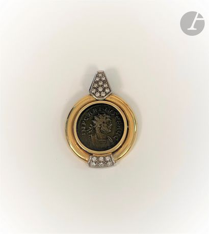 Pendant in 18K (750) gold, decorated with...