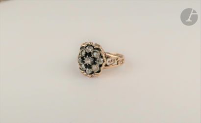 Small ring in 18K (750) gold, set with old...