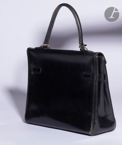 null HERMèS Paris

Monaco bag in black box (some scratches and traces, small wear...